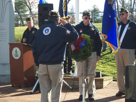 Sandy Warshavsky
laid the Air Force wreath